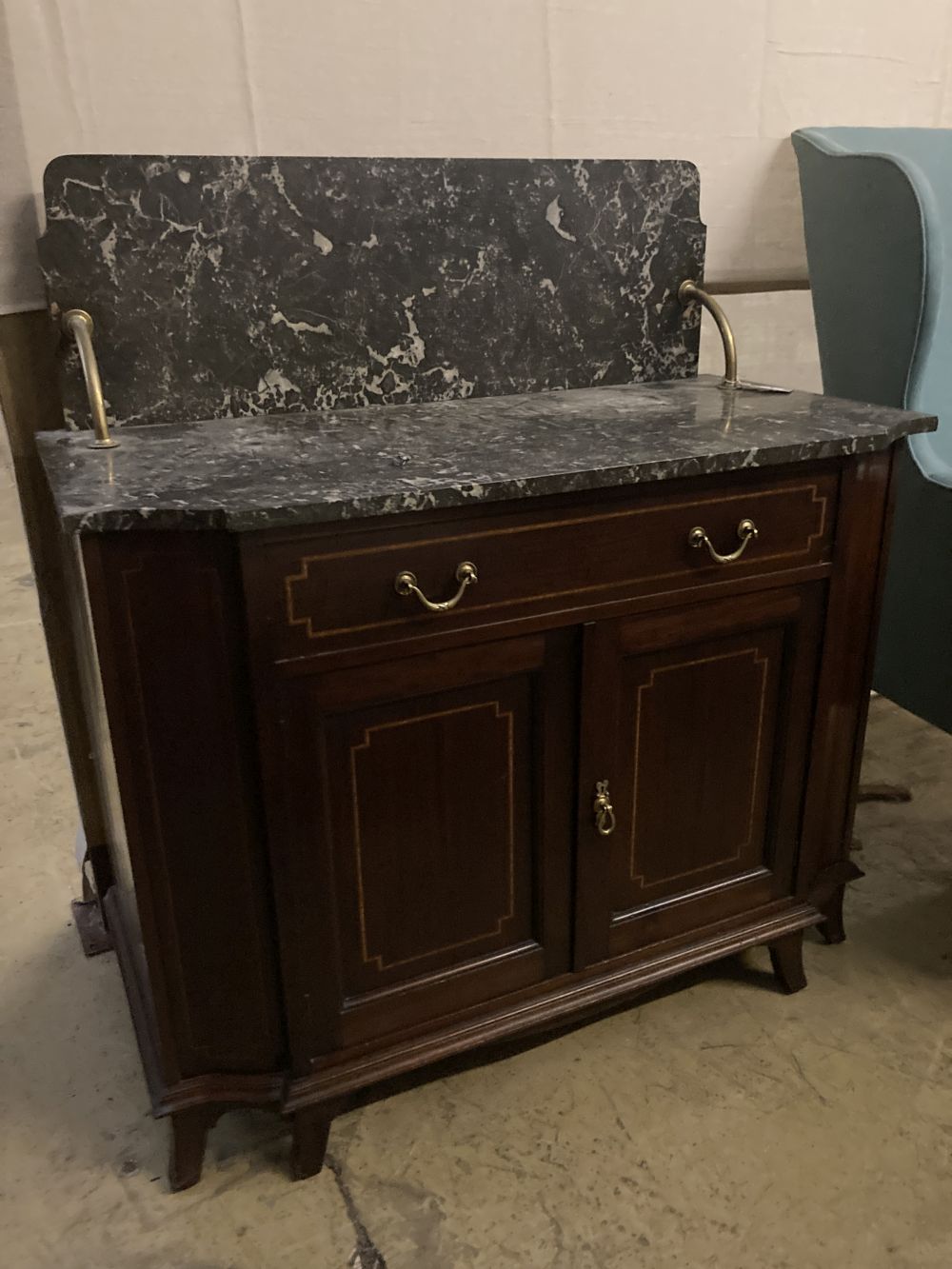 An Edwardian satinwood banded mahogany marble top washstand, width 99cm, depth 52cm, height 106cm